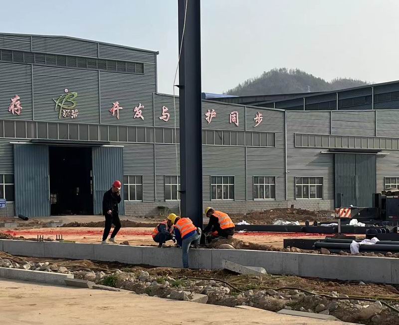河南九游j9（中国）高端智能装备制造项目标准化厂房钢立柱完成吊装